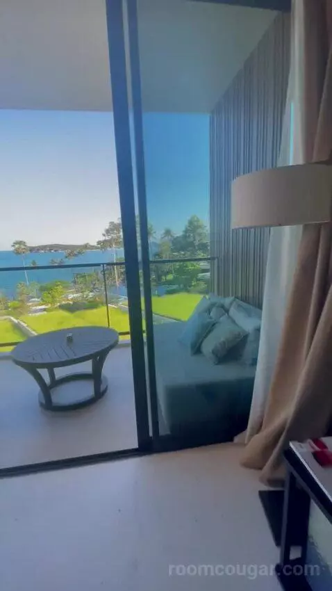 One-Bedroom Executive Suite with Ocean View - Club Access view picture #3