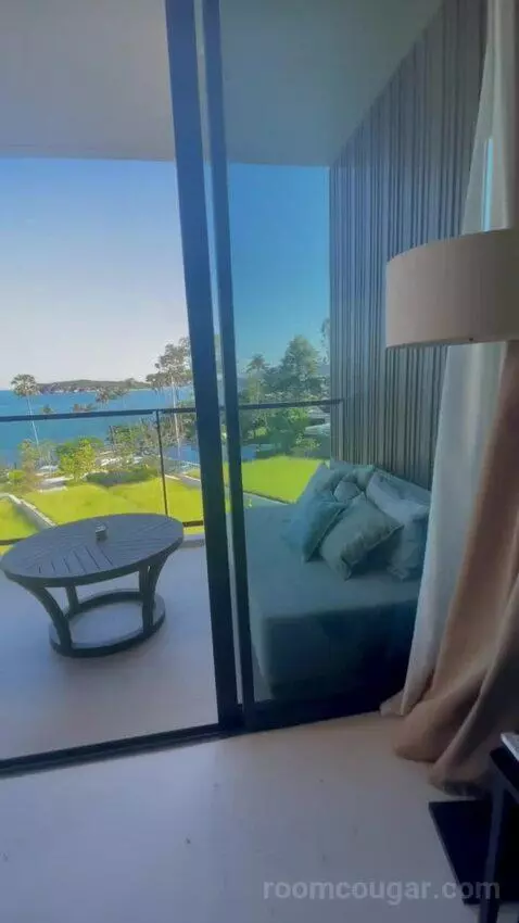 One-Bedroom Executive Suite with Ocean View - Club Access view picture #4