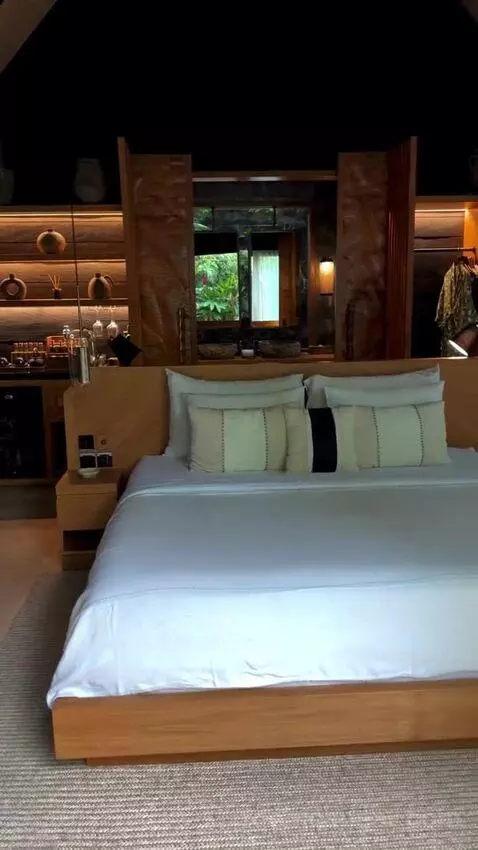 Suite bed picture #1