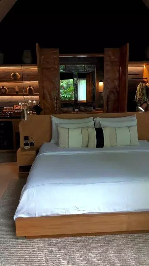 Suite bed picture #2