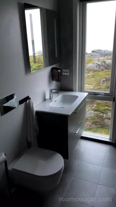 Suite bathroom picture #6