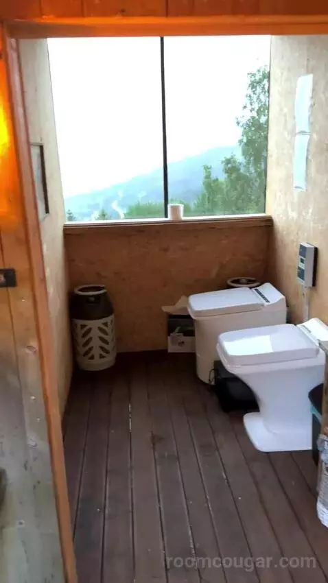 Suite bathroom picture #1