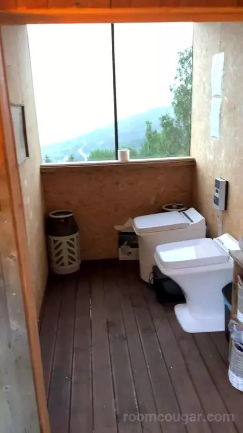 Suite bathroom picture #2