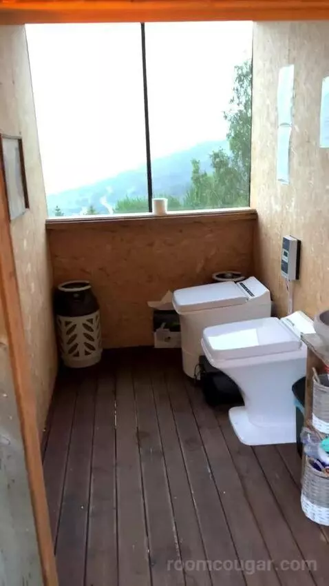 Suite bathroom picture #3