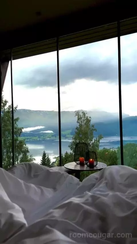 Suite bed picture #10