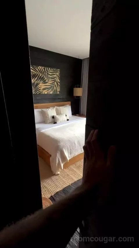 Suite bed picture #1