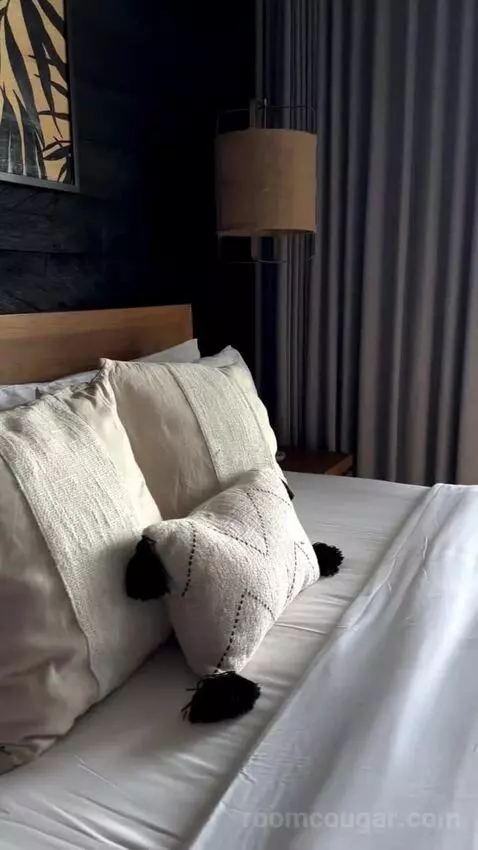 Suite bed picture #6