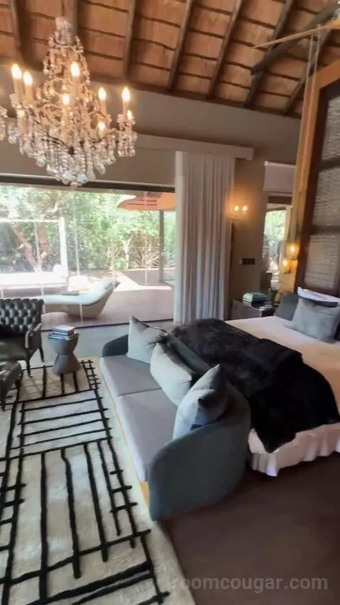 Suite bed picture #12