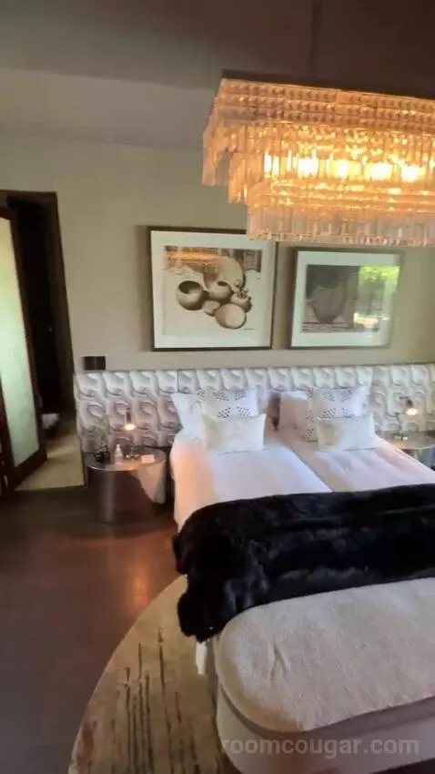 Suite bed picture #1