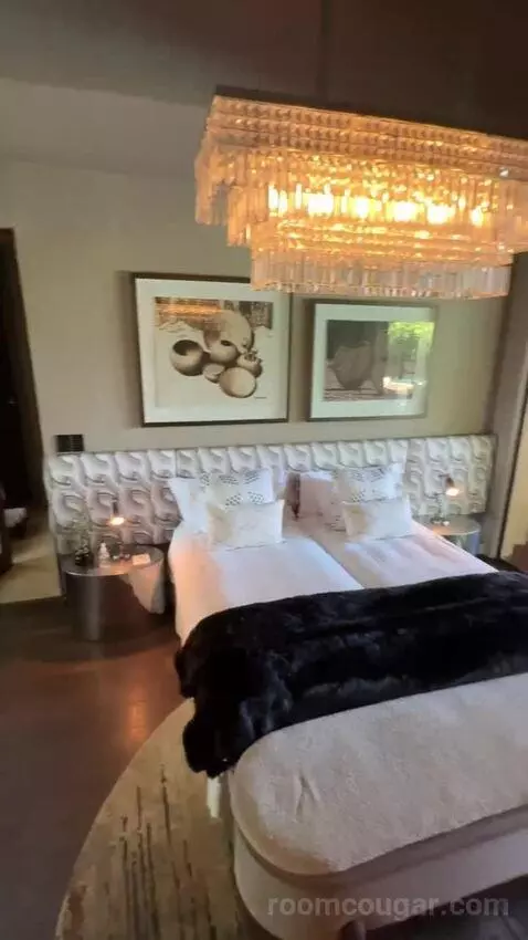 Suite bed picture #2