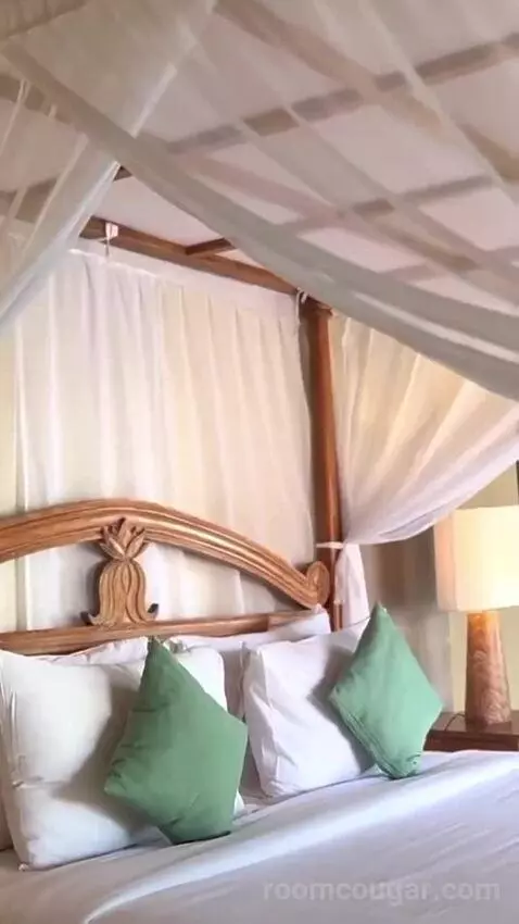 Suite bed picture #1