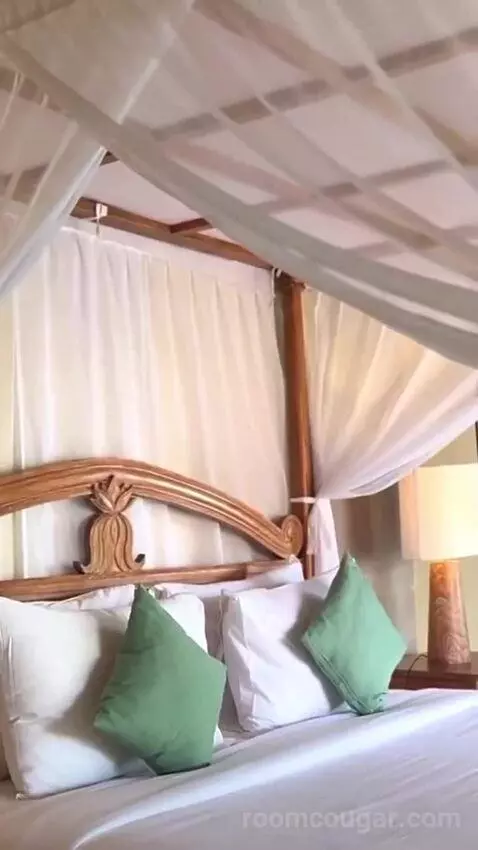 Suite bed picture #2