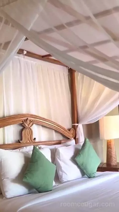 Suite bed picture #3