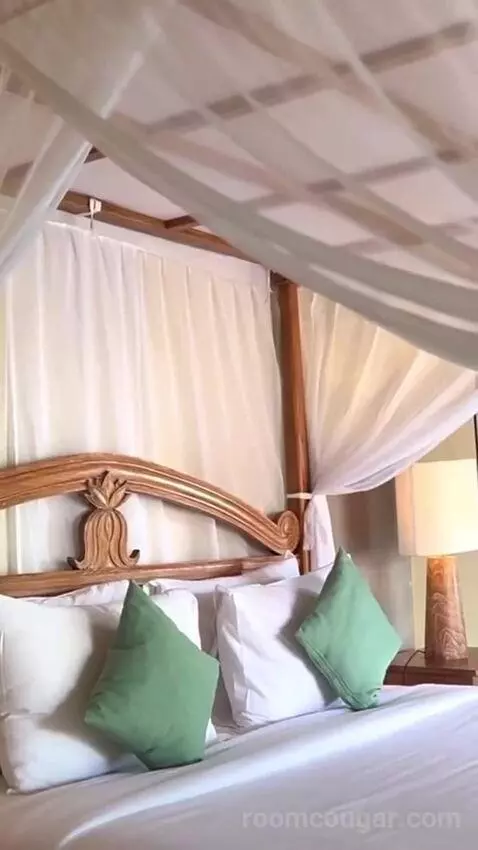 Suite bed picture #6
