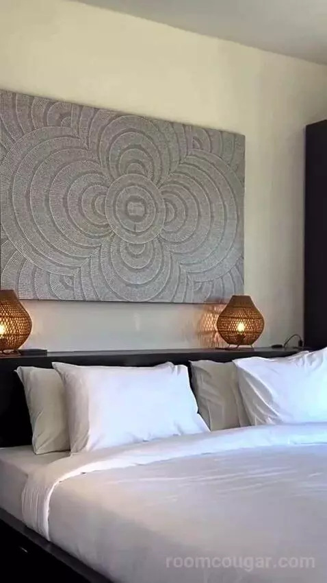 Suite bed picture #6