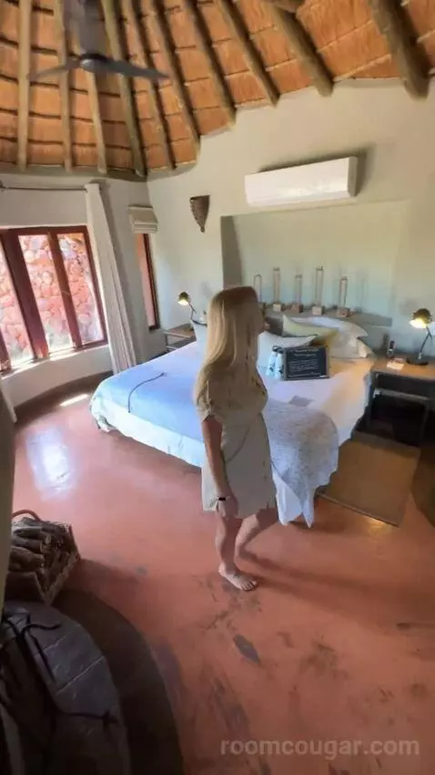 Suite bed picture #5