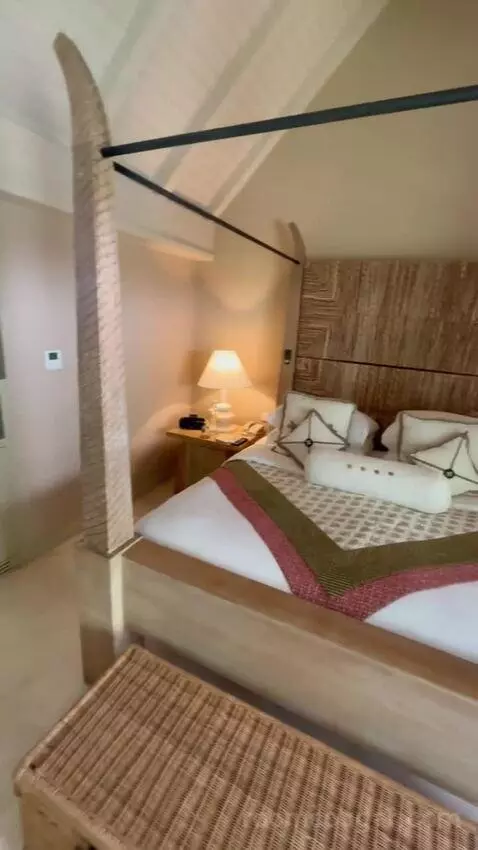 Suite bed picture #10