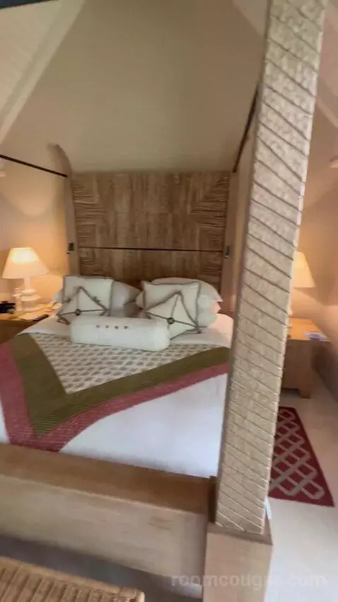 Suite bed picture #1