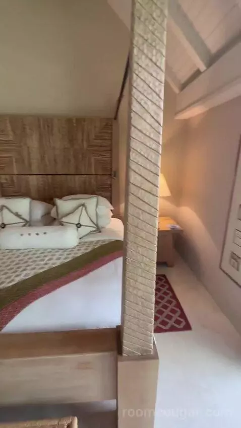 Suite bed picture #3