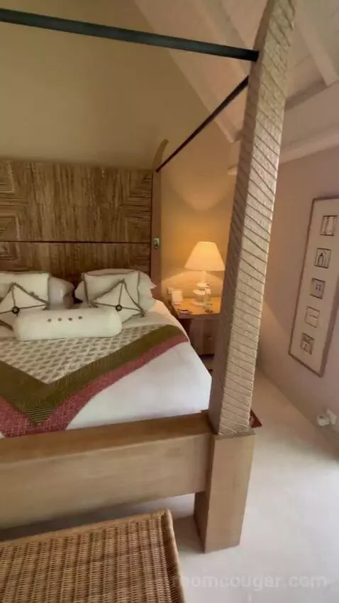 Suite bed picture #7