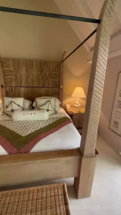 Suite bed picture #8