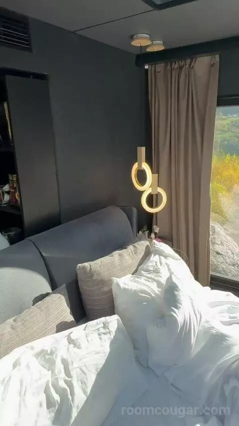 Suite bed picture #1