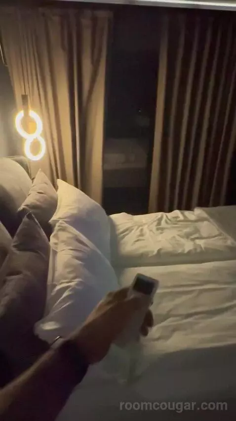 Suite bed picture #6