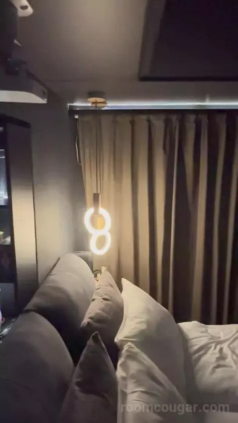 Suite bed picture #8
