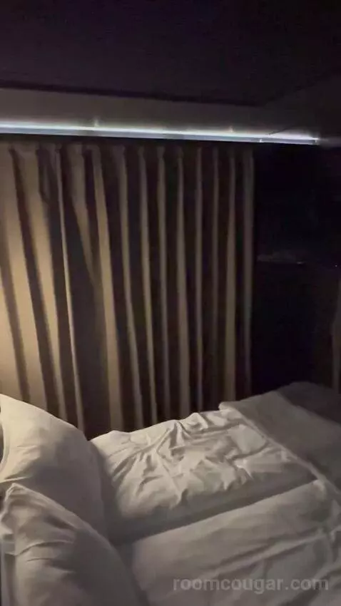 Suite bed picture #9