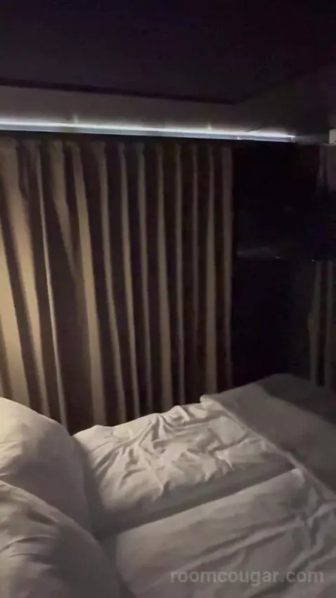 Suite bed picture #10