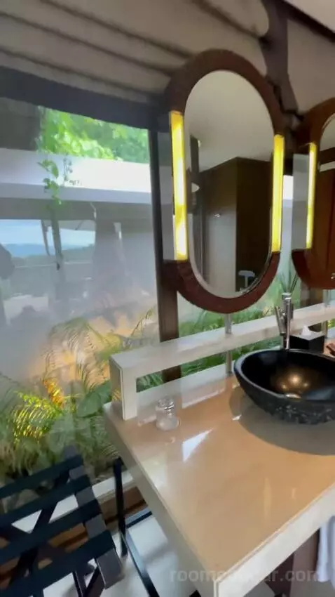 Ultimate Pool Villa bathroom picture #1