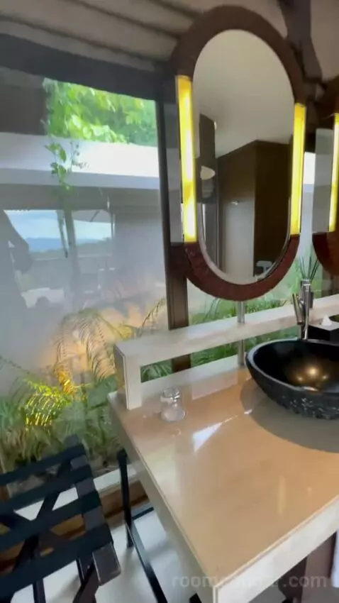Ultimate Pool Villa bathroom picture #2