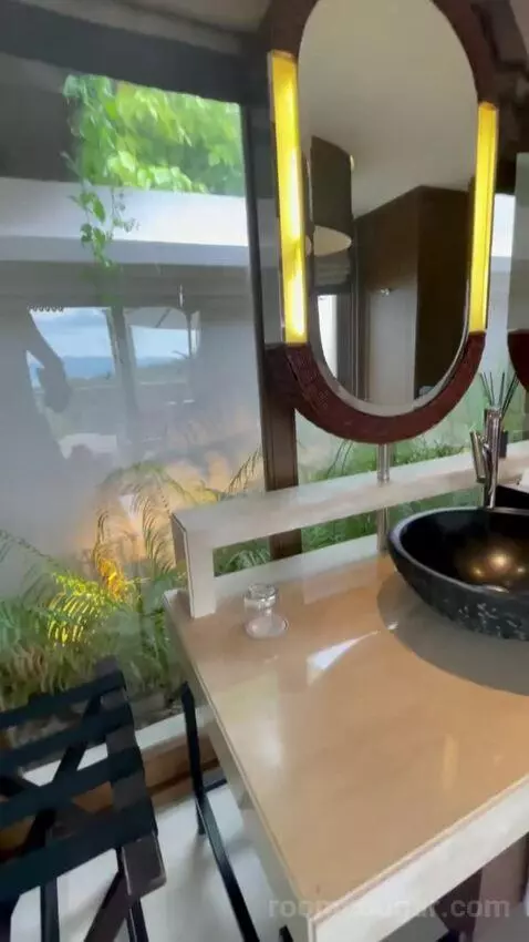 Ultimate Pool Villa bathroom picture #3