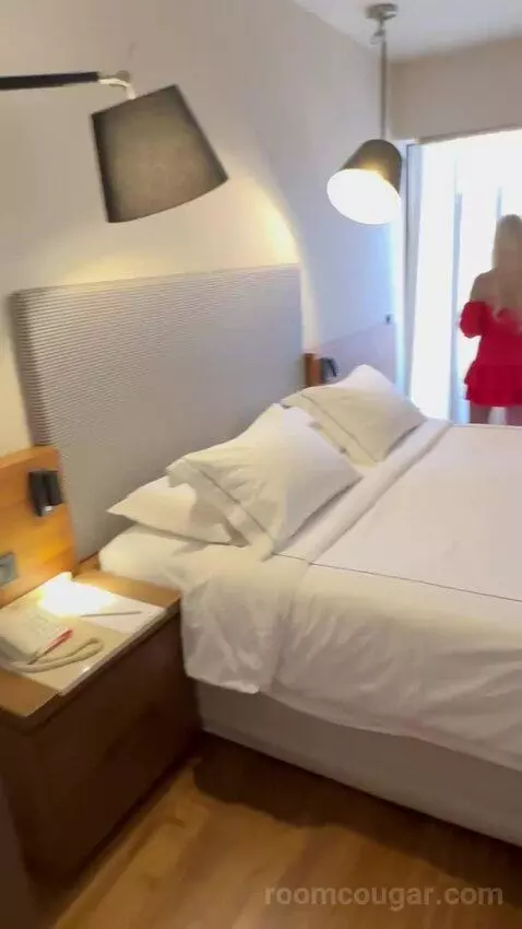Superior Suite bed picture #5