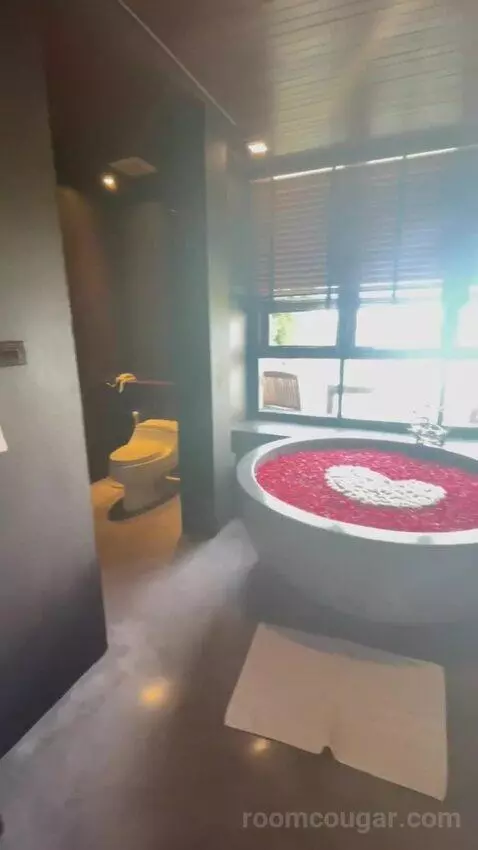 Scenic Ocean View Pool Villa bathroom picture #5