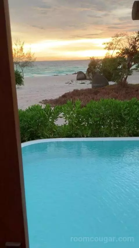 Suite (Ocean Front ) view picture #8