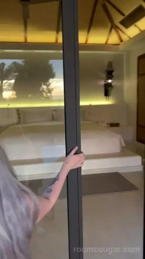 Suite (Ocean Front ) bed picture #1