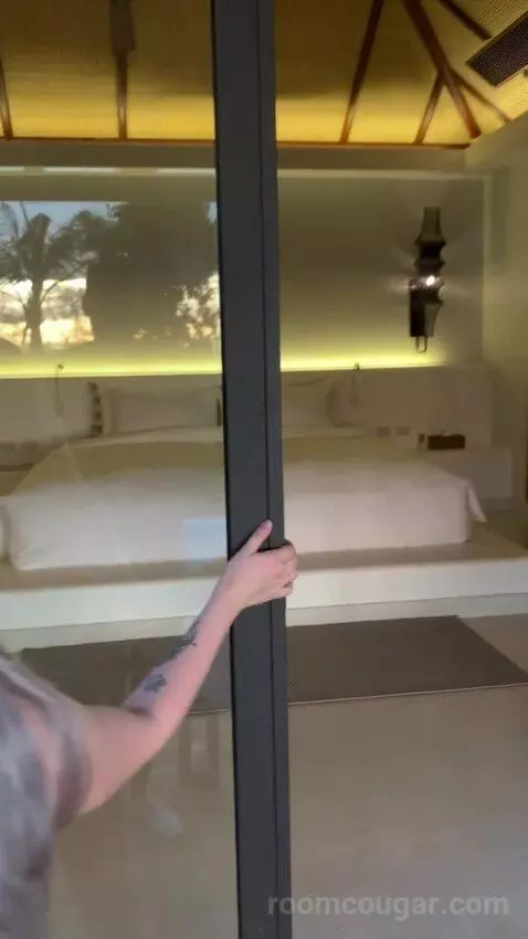 Suite (Ocean Front ) bed picture #2