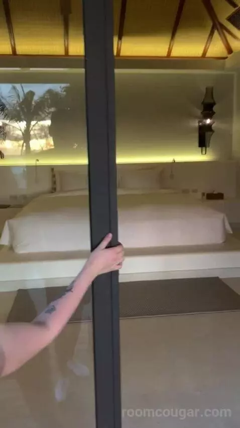 Suite (Ocean Front ) bed picture #3