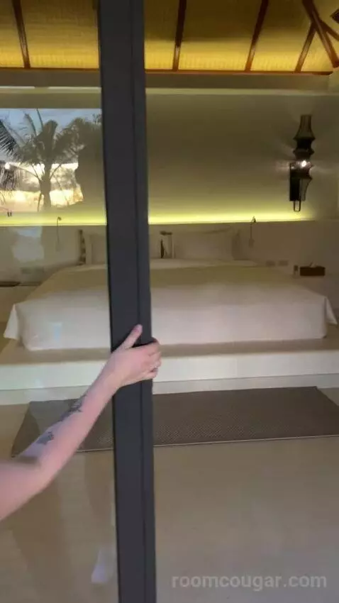 Suite (Ocean Front ) bed picture #4