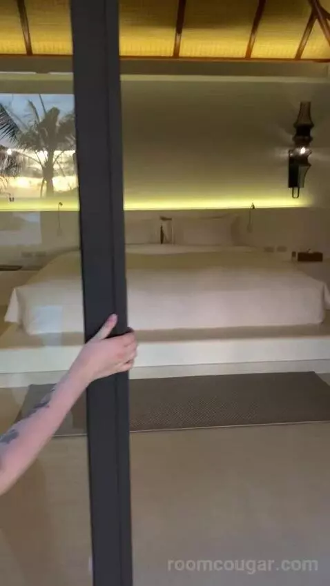 Suite (Ocean Front ) bed picture #5