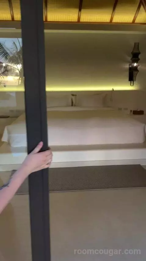 Suite (Ocean Front ) bed picture #6