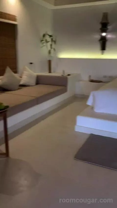 Suite (Ocean Front ) bed picture #10