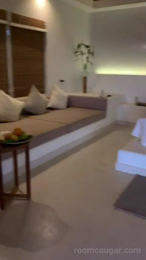 Suite (Ocean Front ) bed picture #11