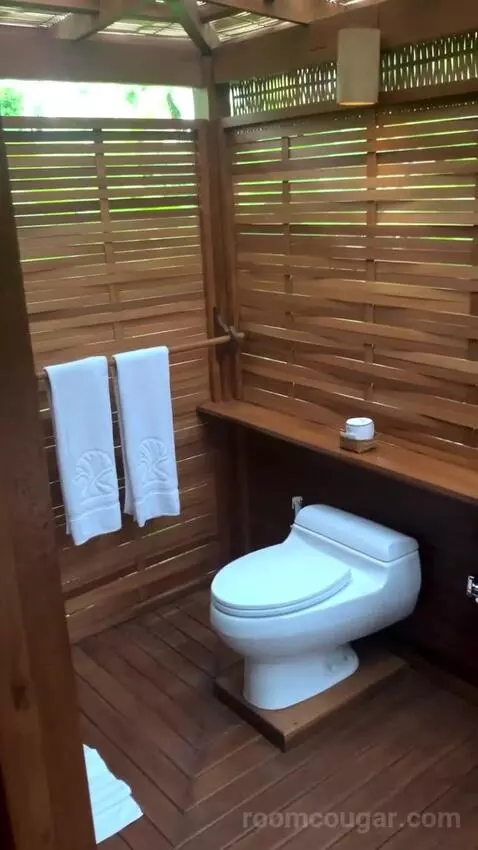 Duplex Suite bathroom picture #2