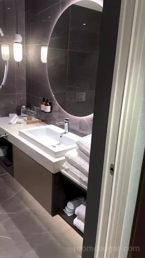 Superior Double or Twin Room with City View bathroom picture #5