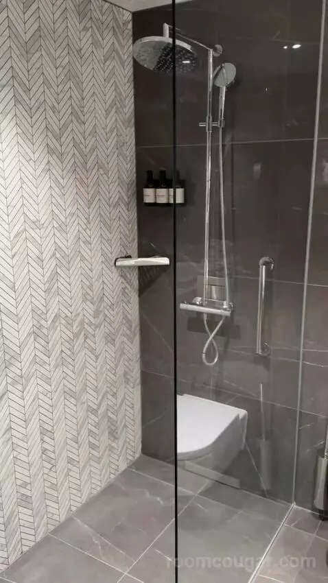 Superior Double or Twin Room with City View bathroom picture #10