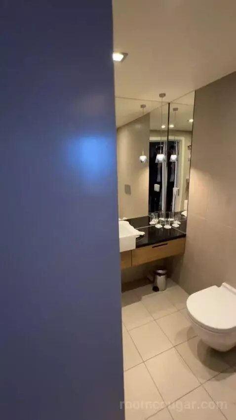 Superior Double Room (#704) bathroom picture #1