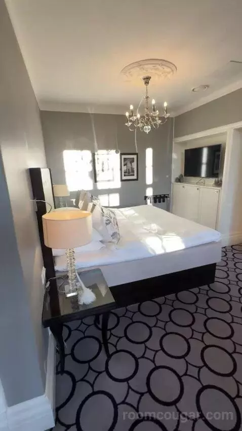 Junior Suite with View (#301) bed picture #1