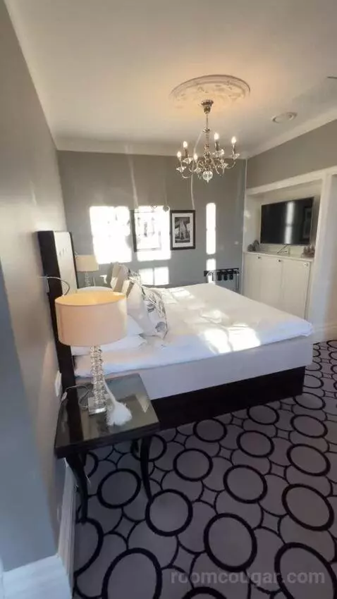 Junior Suite with View (#301) bed picture #2
